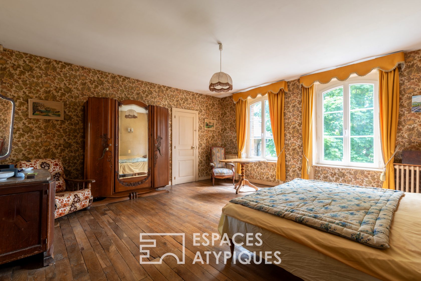 Grande maison familiale et sa vue incroyable au coeur de la cité du livre – Bécherel