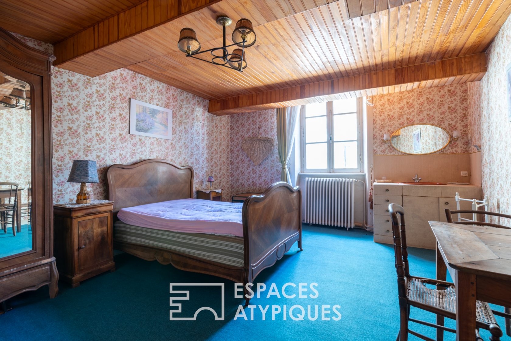 Grande maison familiale et sa vue incroyable au coeur de la cité du livre – Bécherel