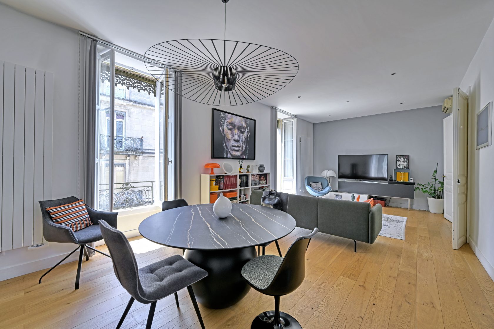 Appartement rénové avec style en coeur de ville