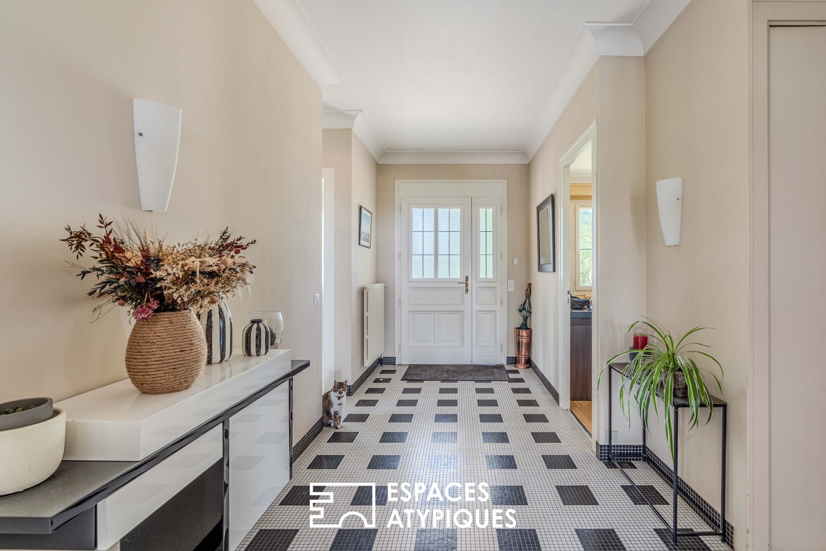 Charm, space and potential in the heart of Vallet