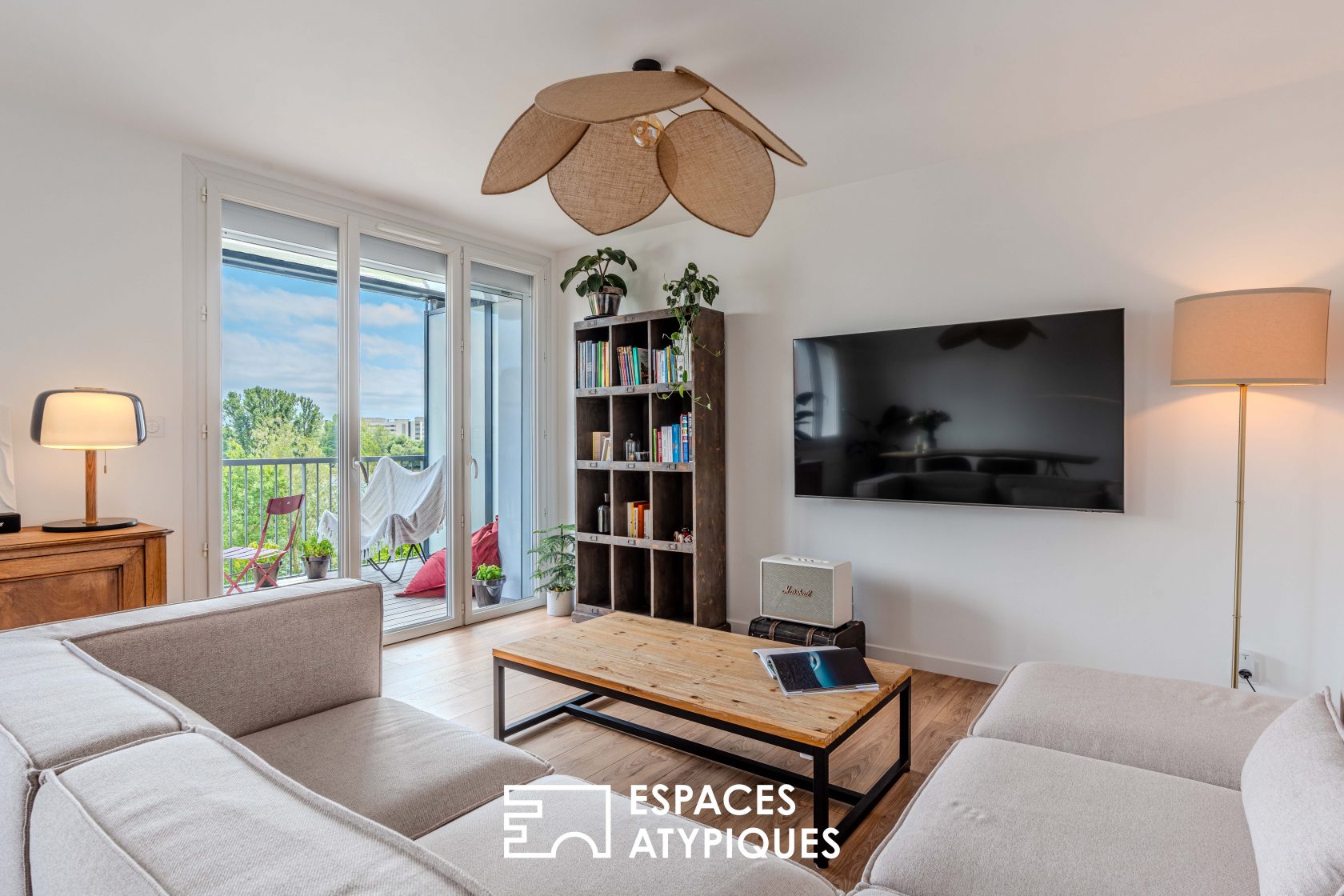 Between Sky and Loire: bright renovated 2-bedroom apartment with balcony