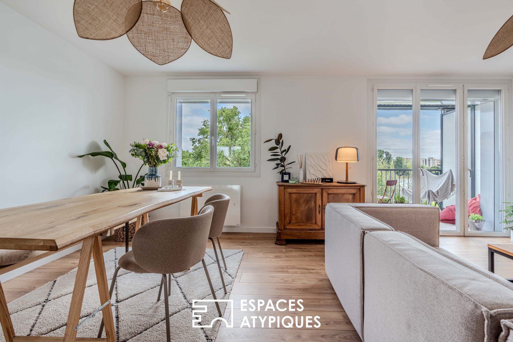 Between Sky and Loire: bright renovated 2-bedroom apartment with balcony
