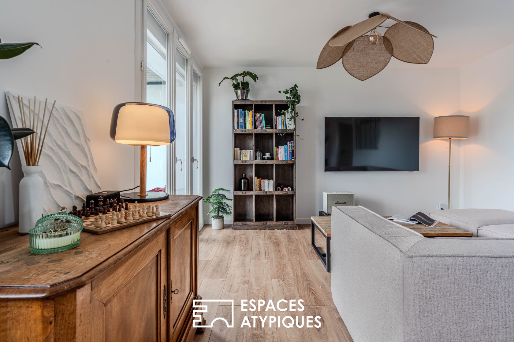 Between Sky and Loire: bright renovated 2-bedroom apartment with balcony