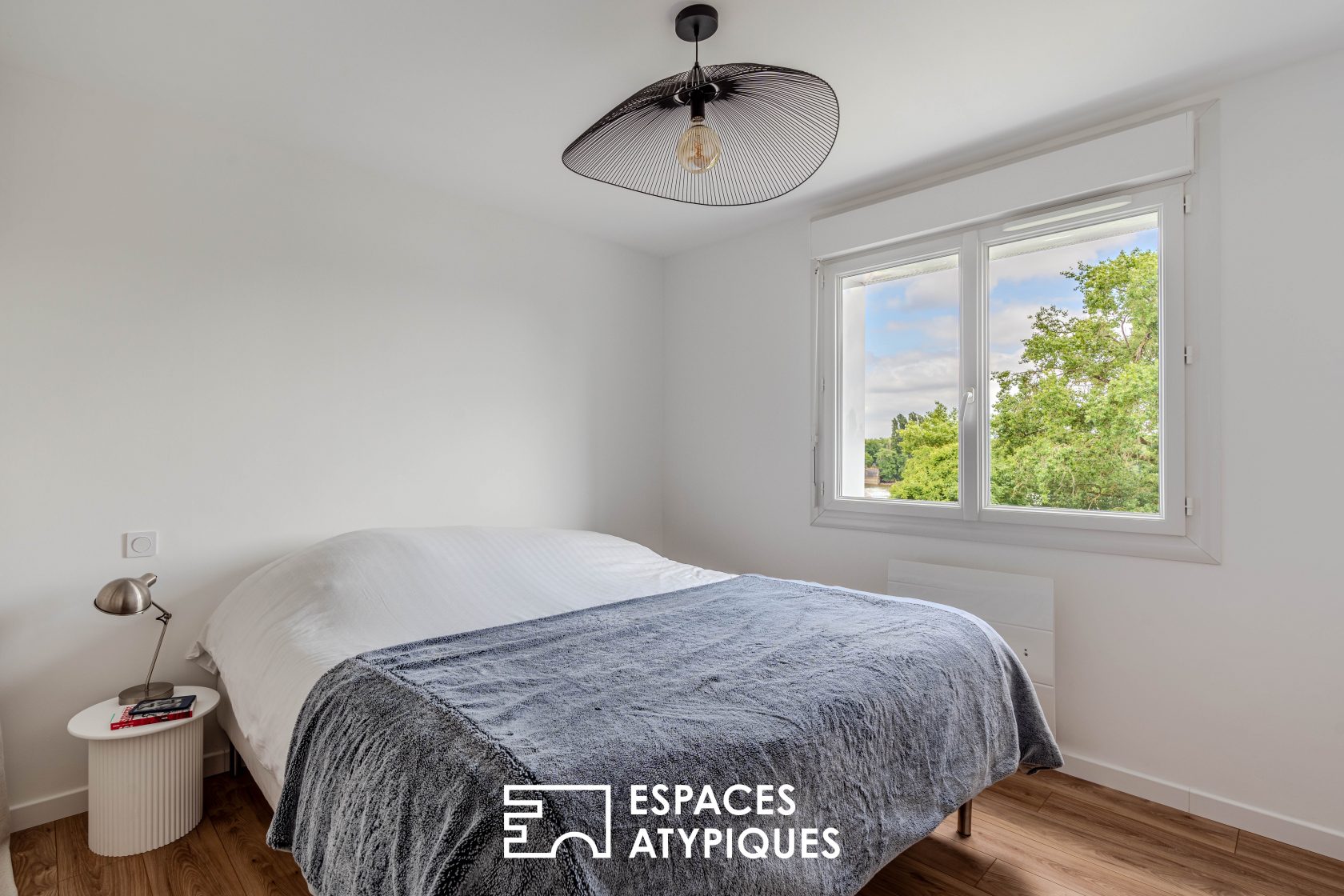 Between Sky and Loire: bright renovated 2-bedroom apartment with balcony