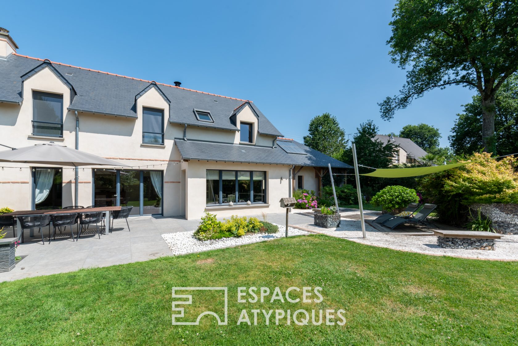 Maison d’architecte écologique dans un hameau verdoyant de Vitré