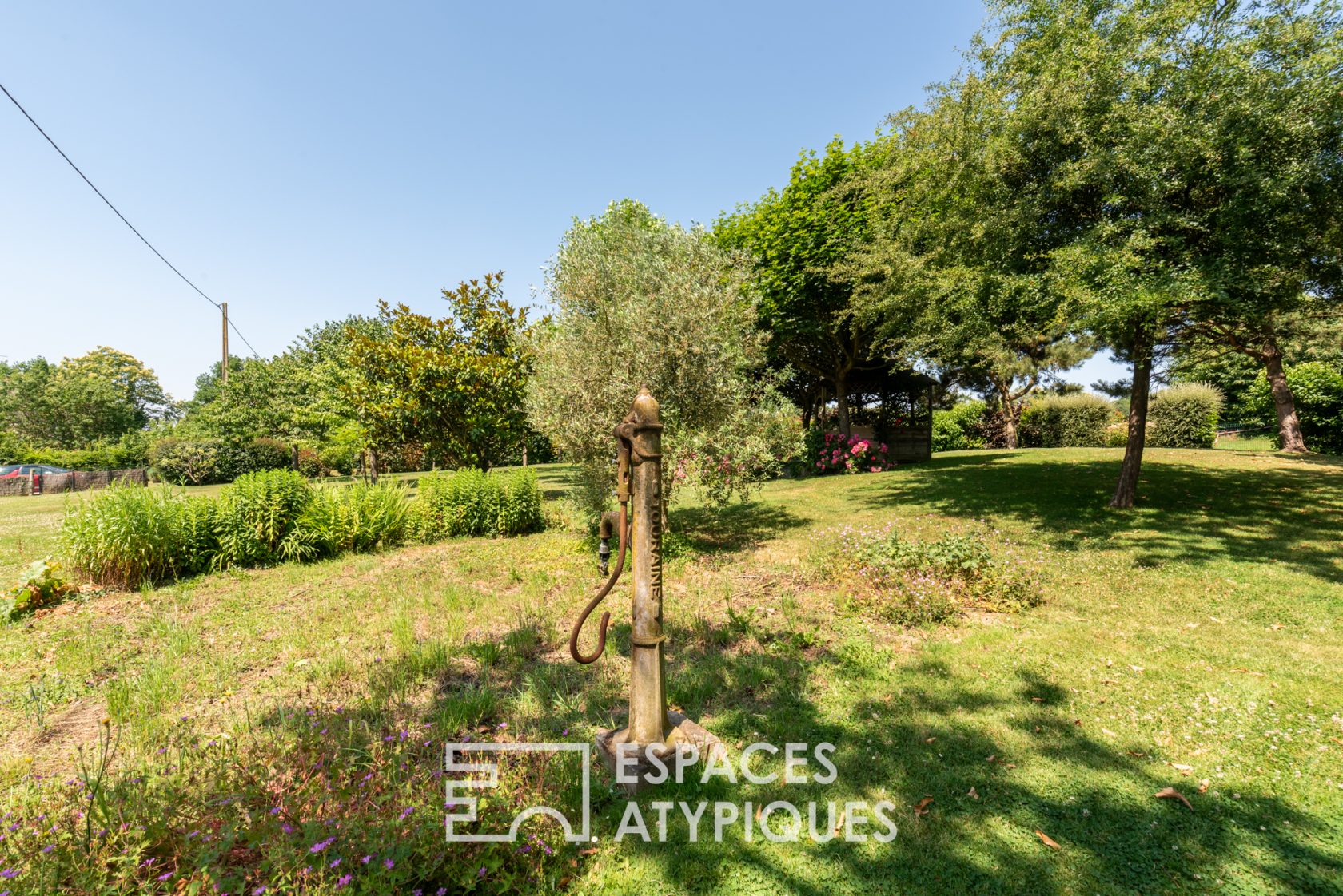 Maison d’architecte écologique dans un hameau verdoyant de Vitré