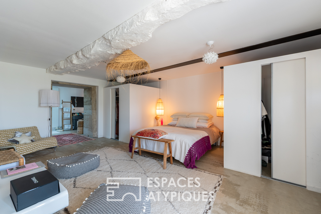 Longère design avec piscine et showroom