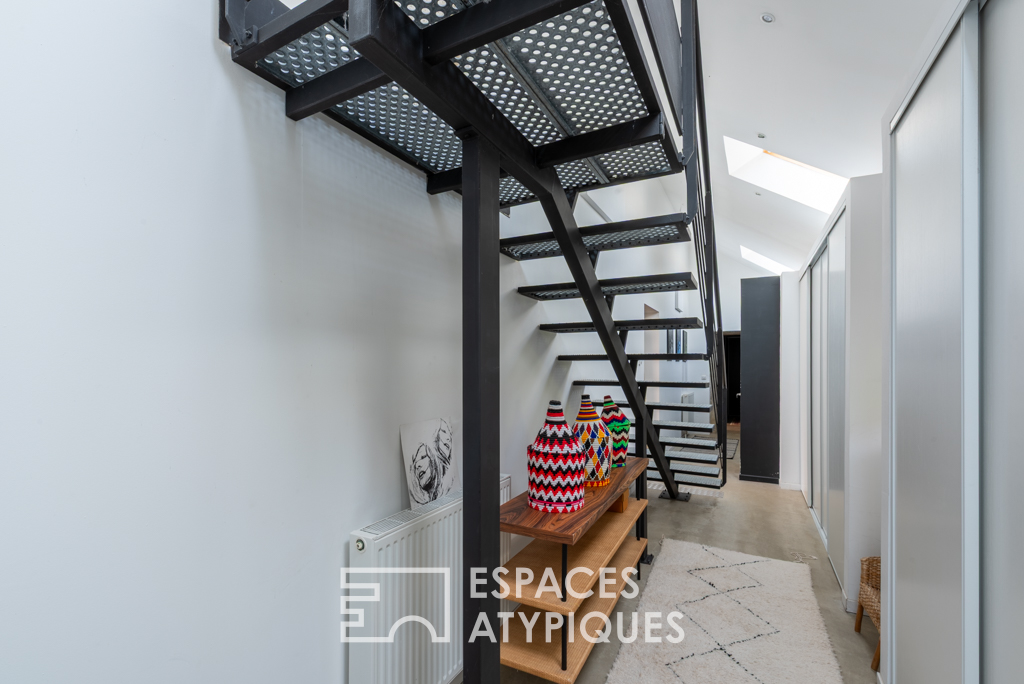 Longère design avec piscine et showroom