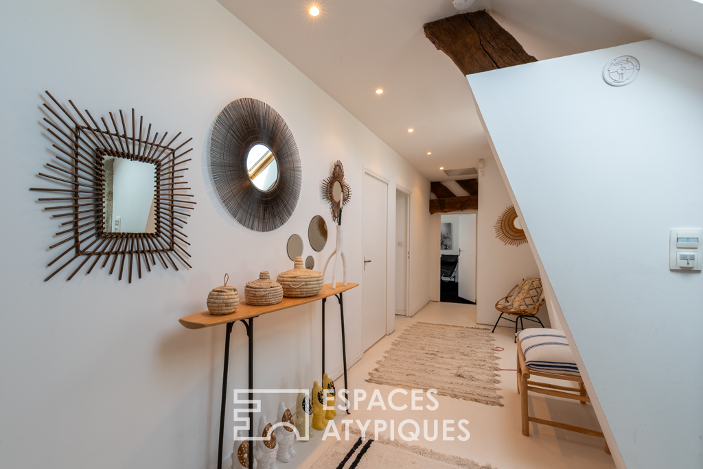 Longère design avec piscine et showroom