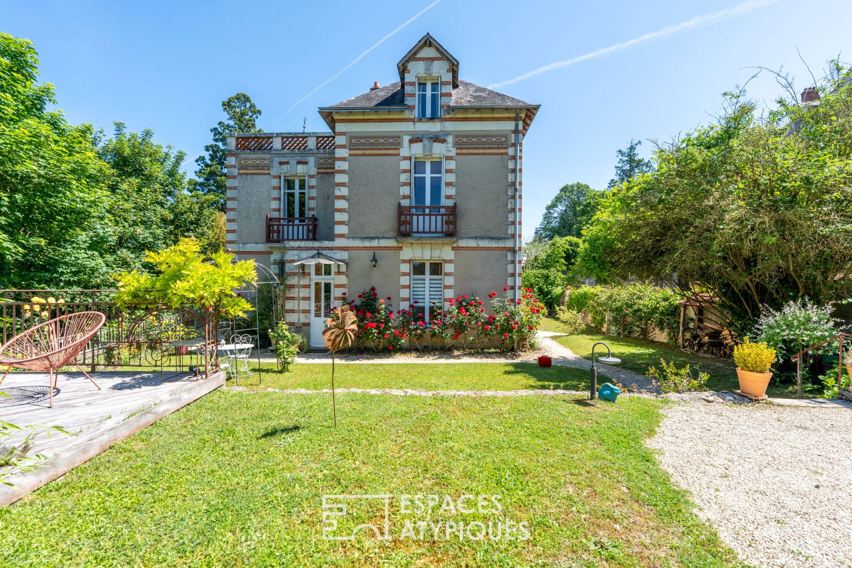 Renovated mansion with view of the Loire and outbuildings