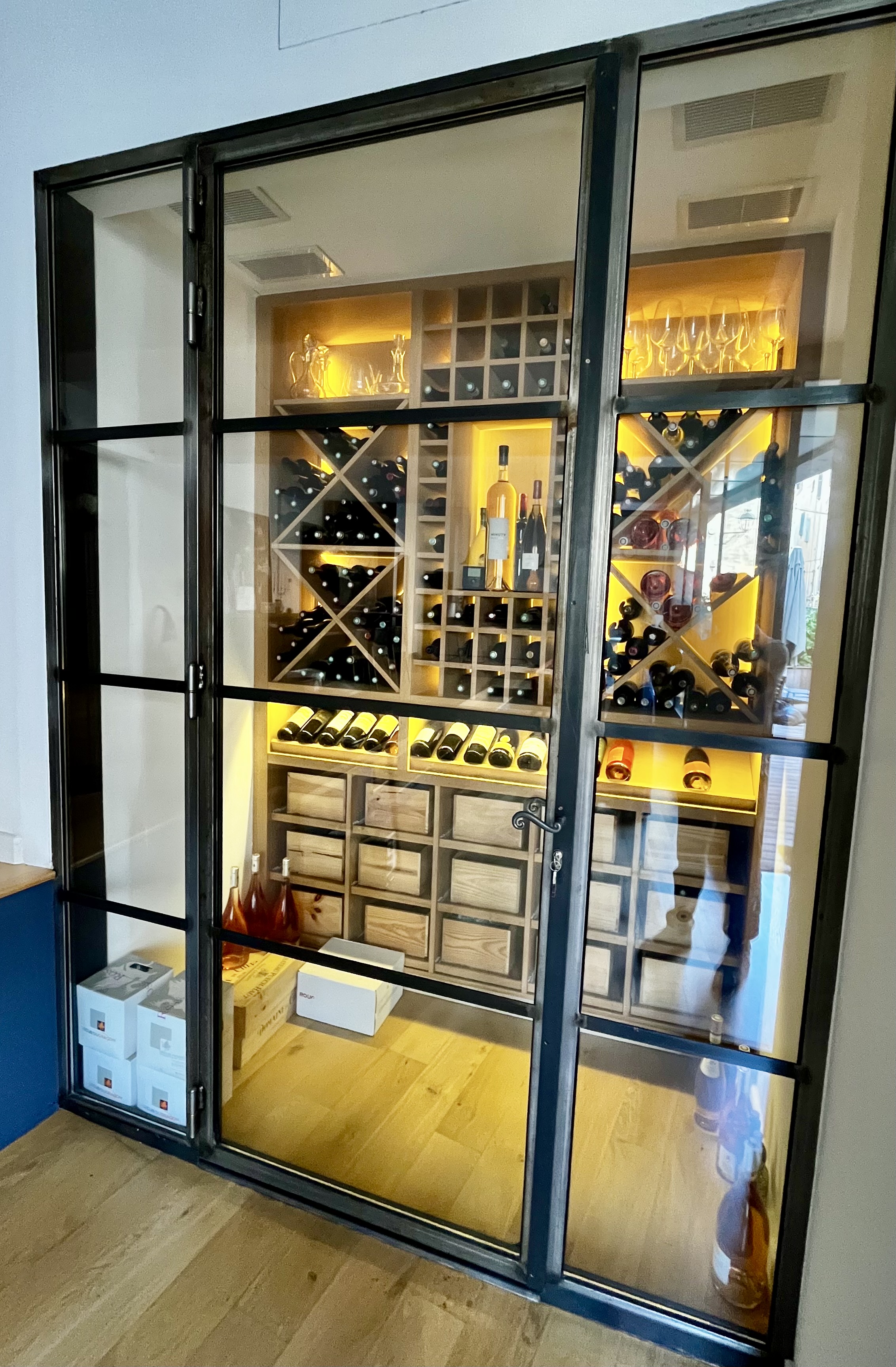 Magnifique loft de 244m² totalement rénové avec patio et parking