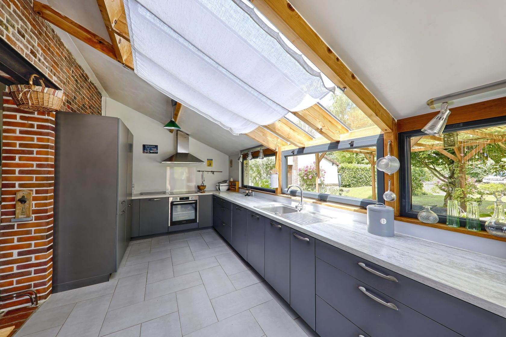 Former 17th century farmhouse renovated on landscaped garden