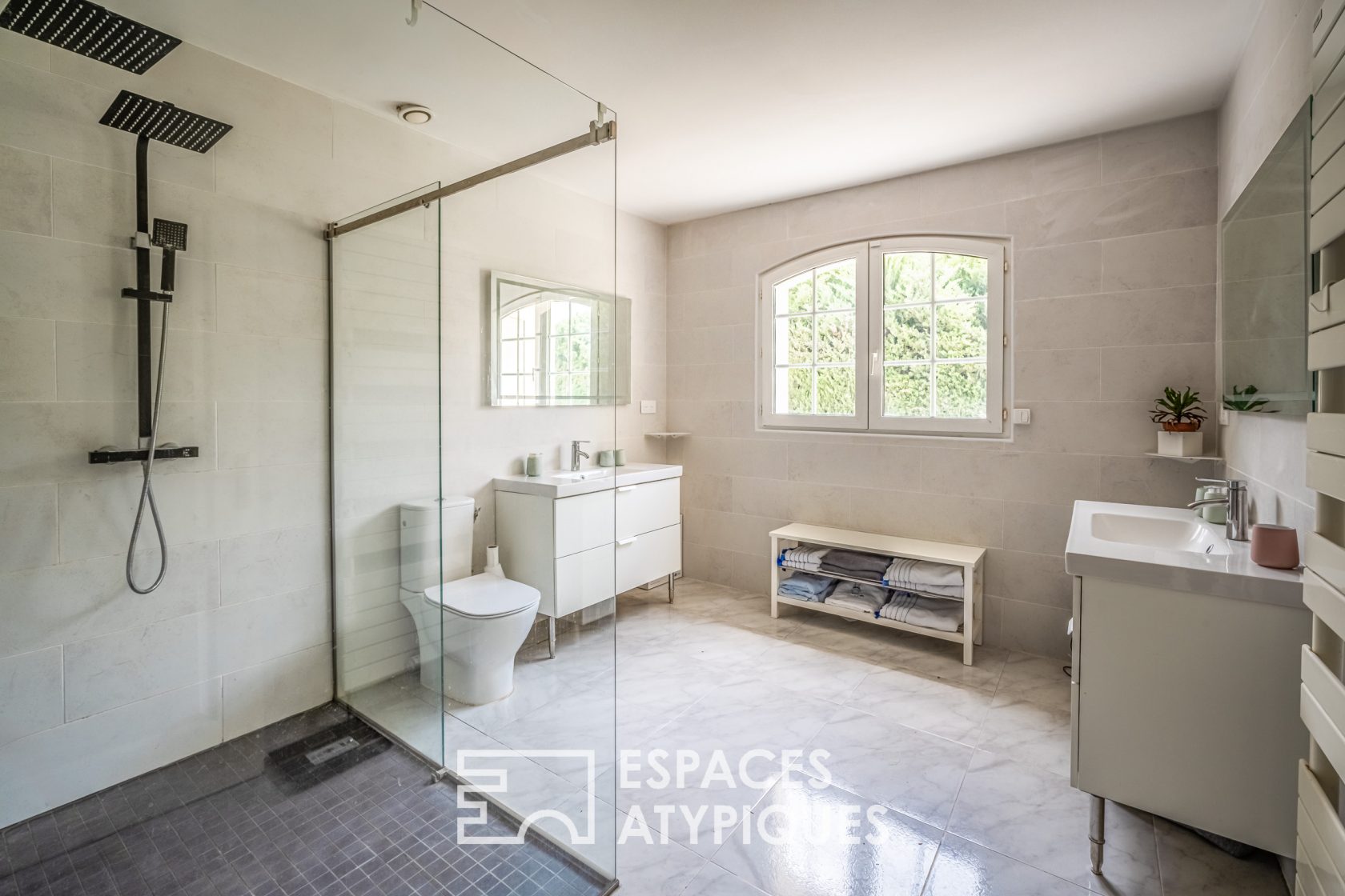 Maison contemporaine sans vis-à-vis avec piscine