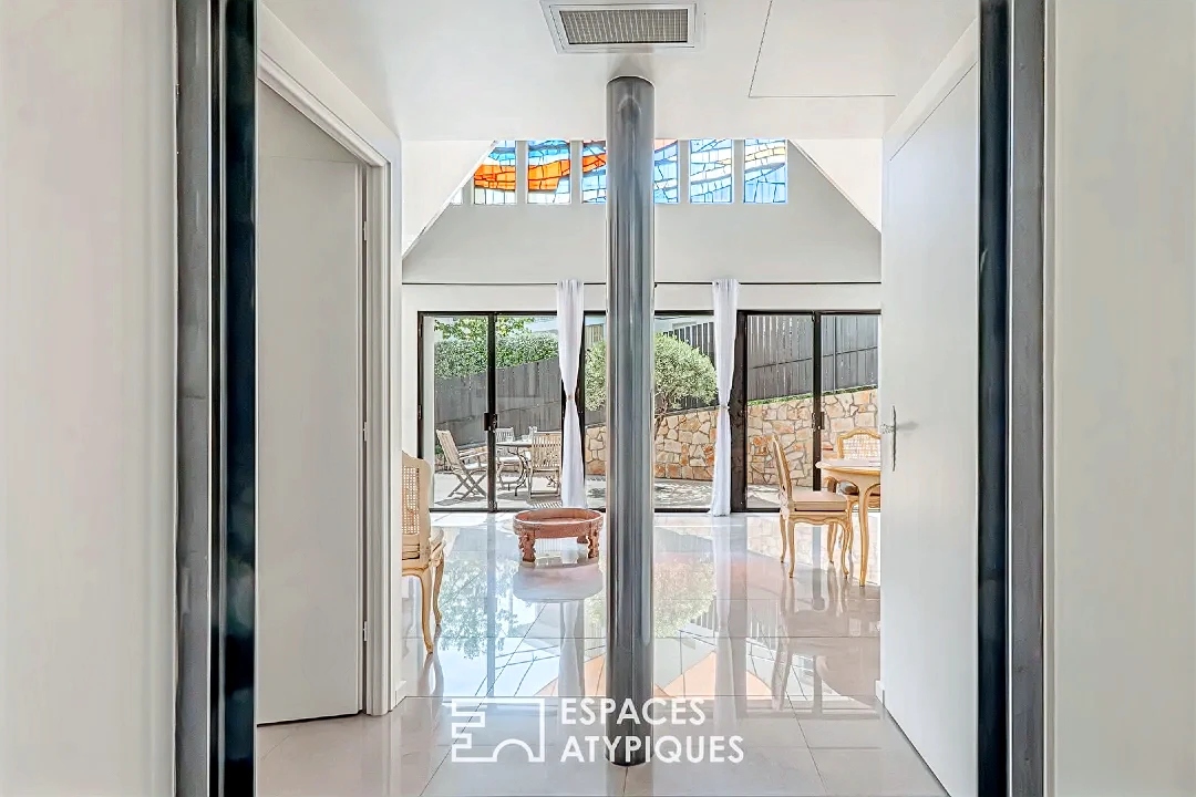 Deconsecrated chapel completely renovated into a loft