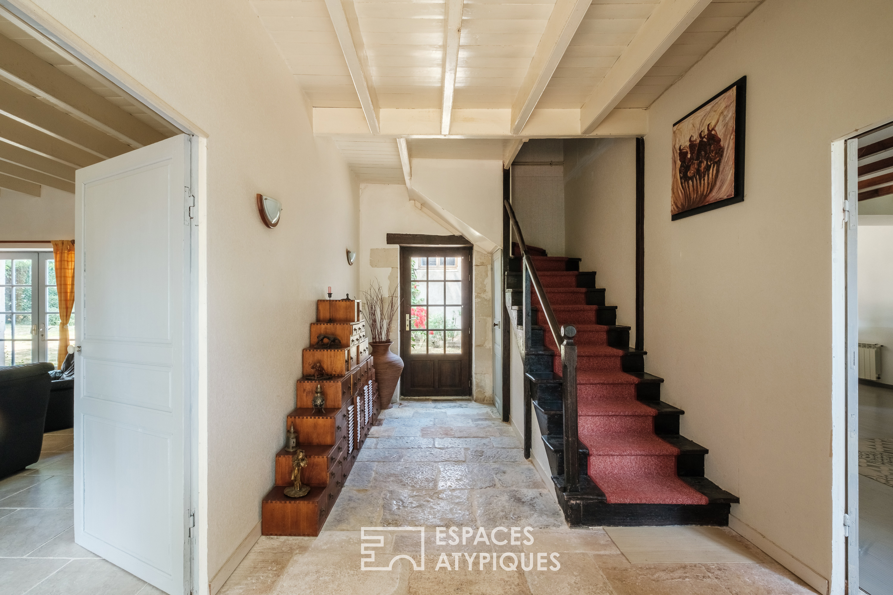 Property with swimming pool with great potential in the heart of nature