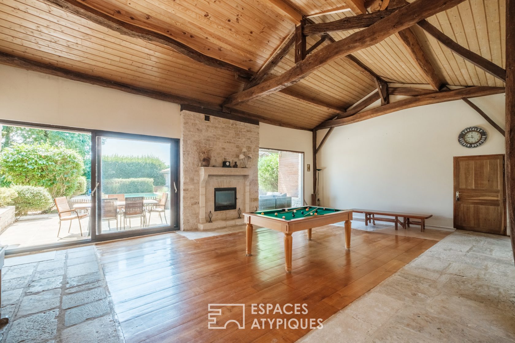 Property with swimming pool with great potential in the heart of nature