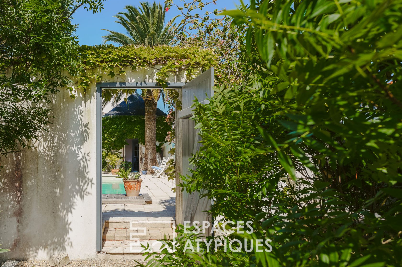 Historic prestigious residence in the heart of La Genette