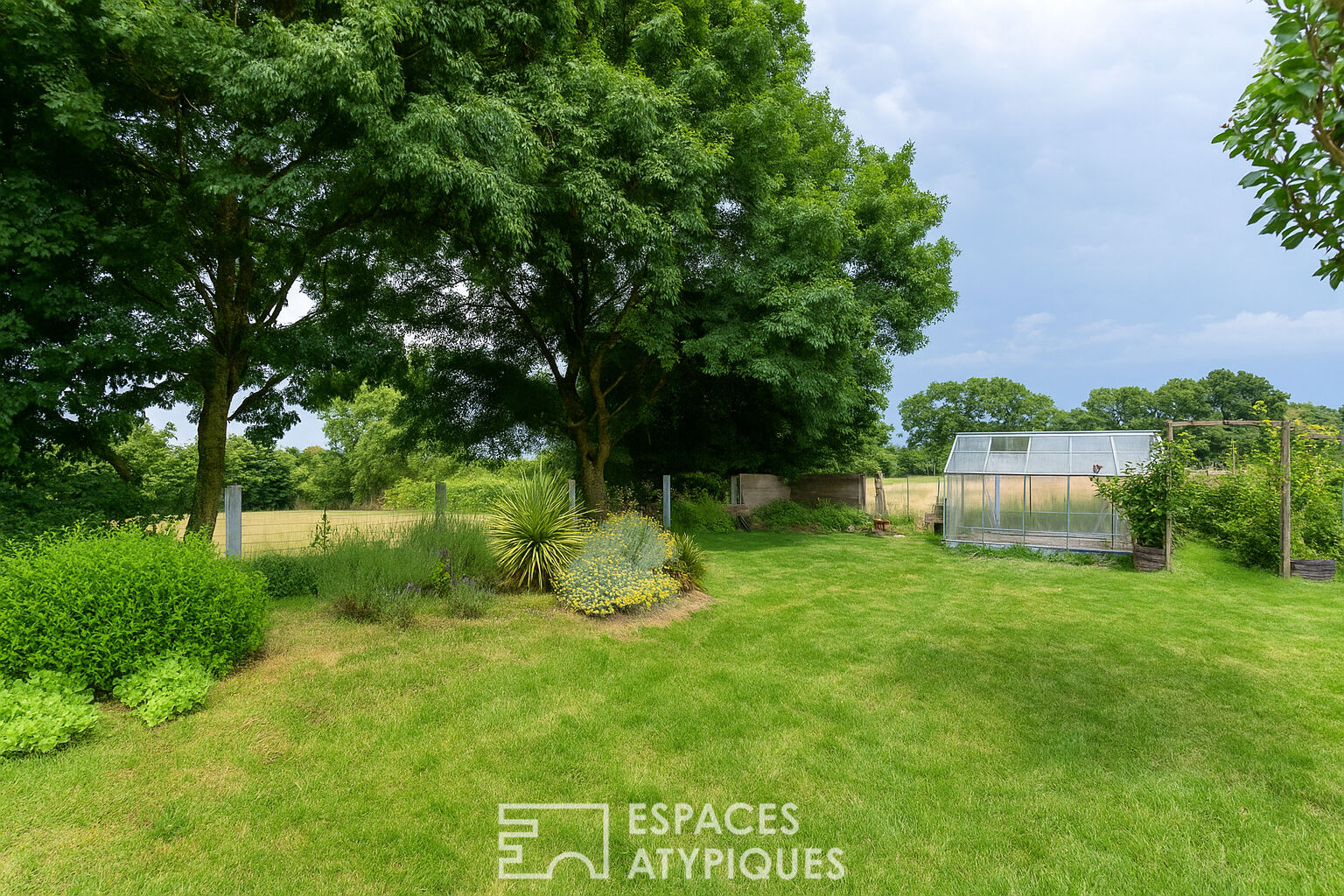 Original contemporary twenty minutes from Rennes