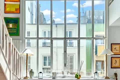 Ancien atelier d&rsquo;artiste aménagé en duplex à Montmartre