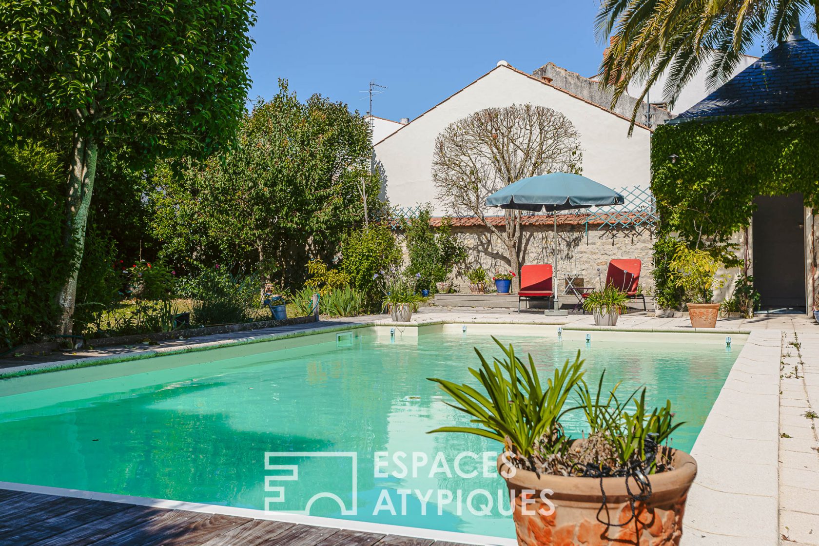 Historic prestigious residence in the heart of La Genette