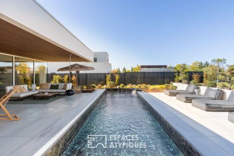 Moderne, ebenerdige Villa mit Blick auf den Golfplatz