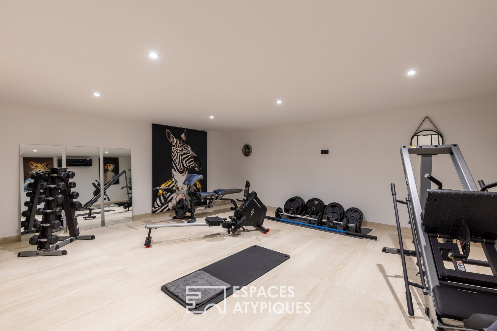 Moderne, ebenerdige Villa mit Blick auf den Golfplatz