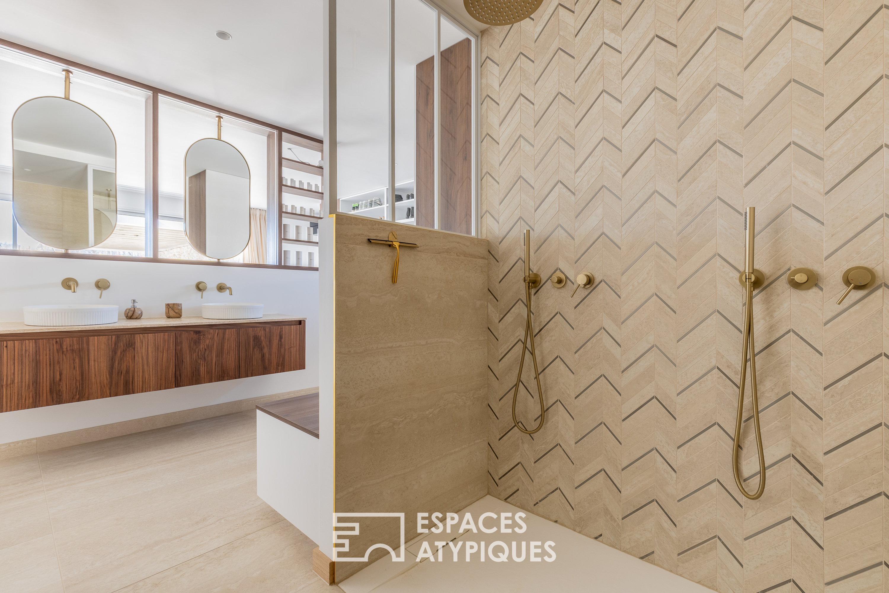 Villa contemporaine de plain-pied avec vue sur le golf