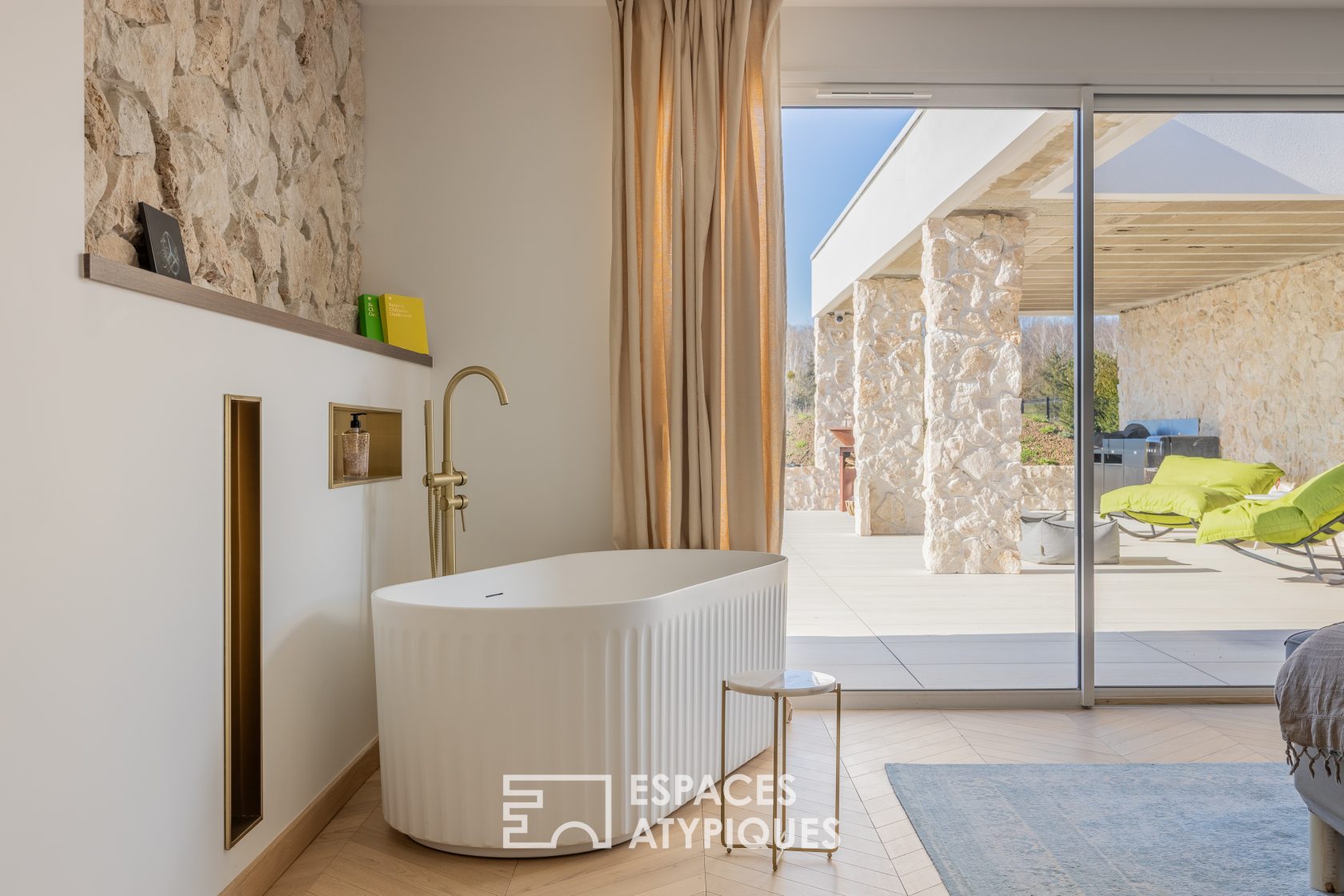 Villa contemporaine de plain-pied avec vue sur le golf