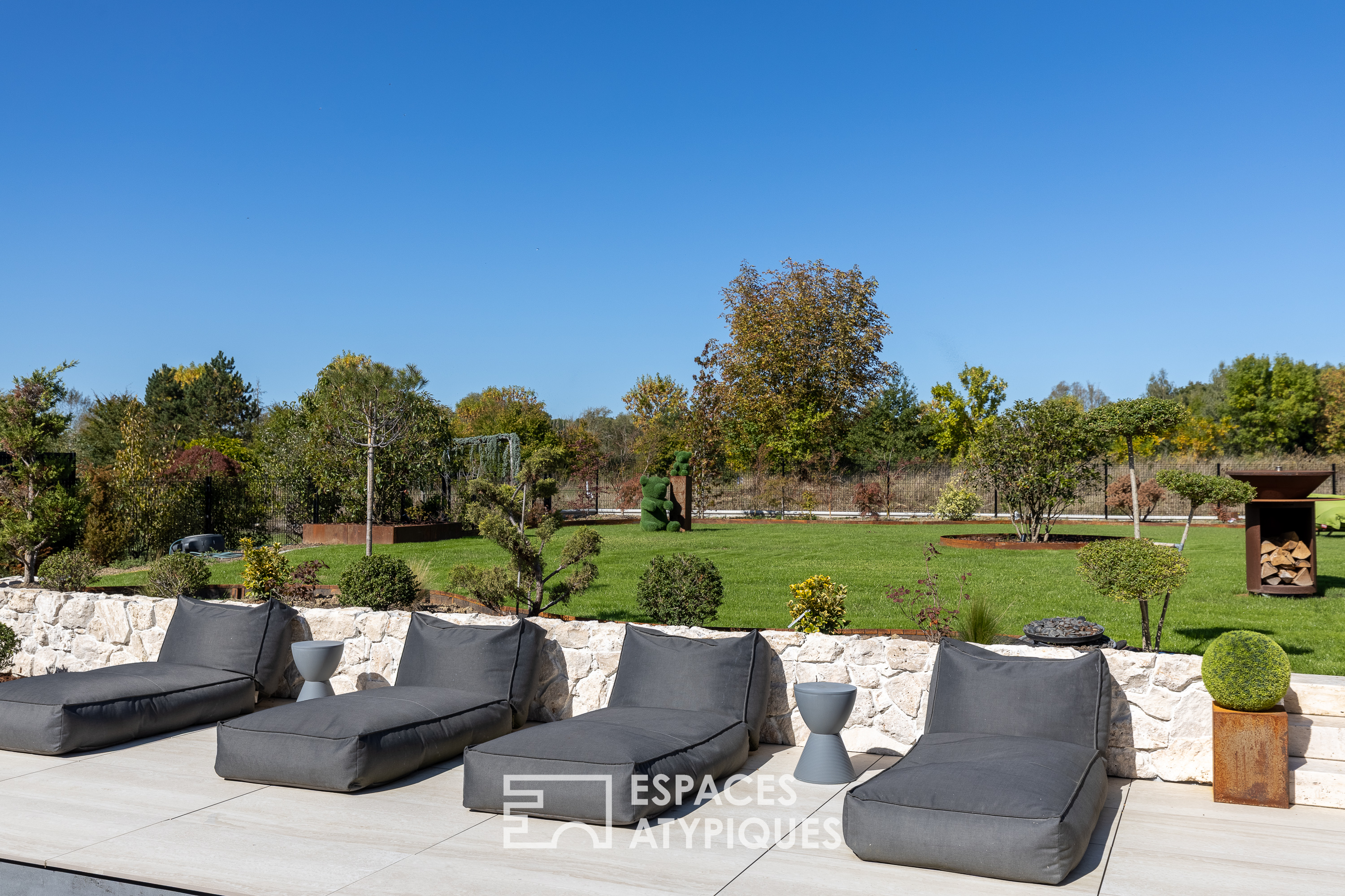 Moderne, ebenerdige Villa mit Blick auf den Golfplatz