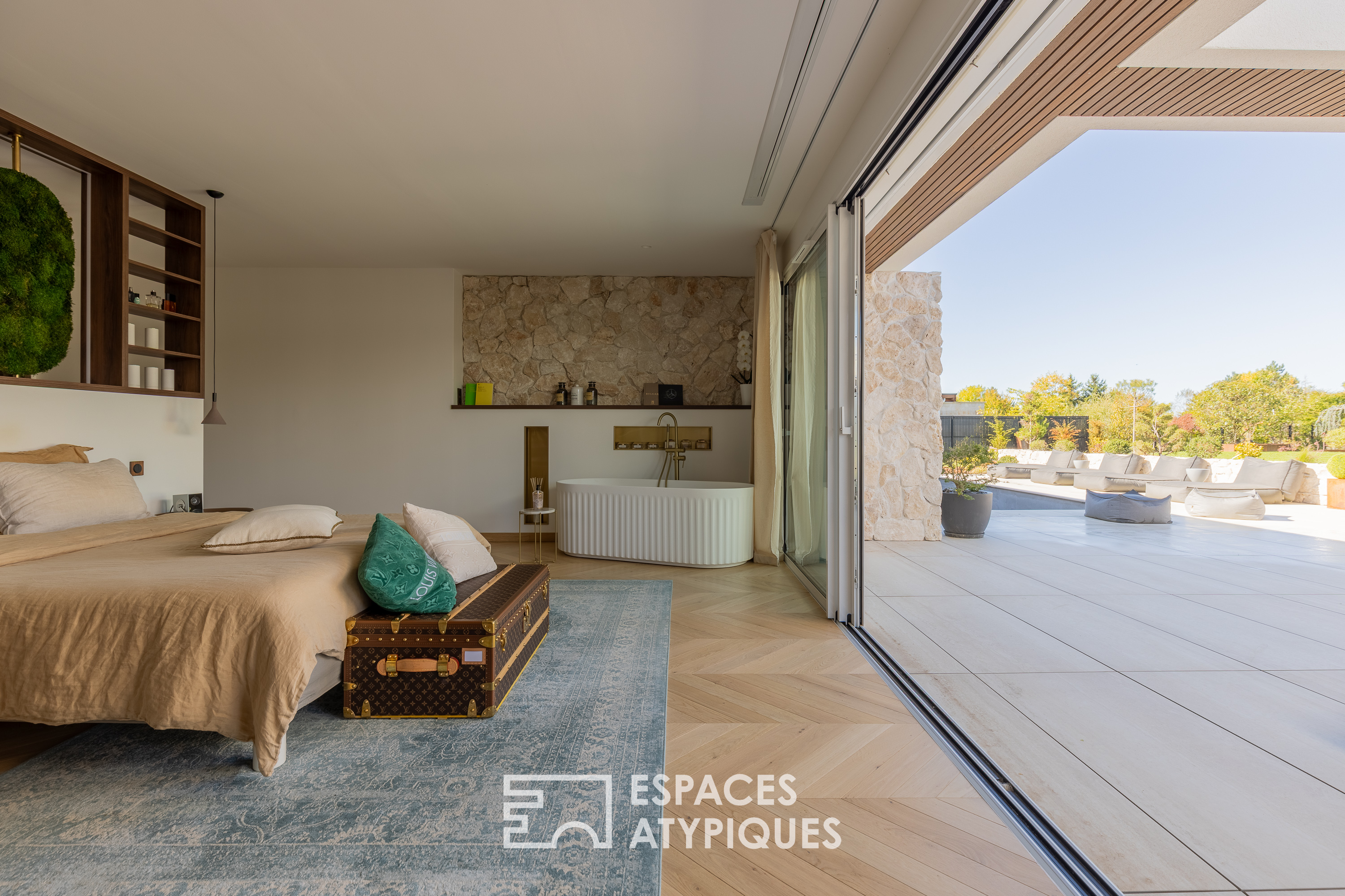 Moderne, ebenerdige Villa mit Blick auf den Golfplatz