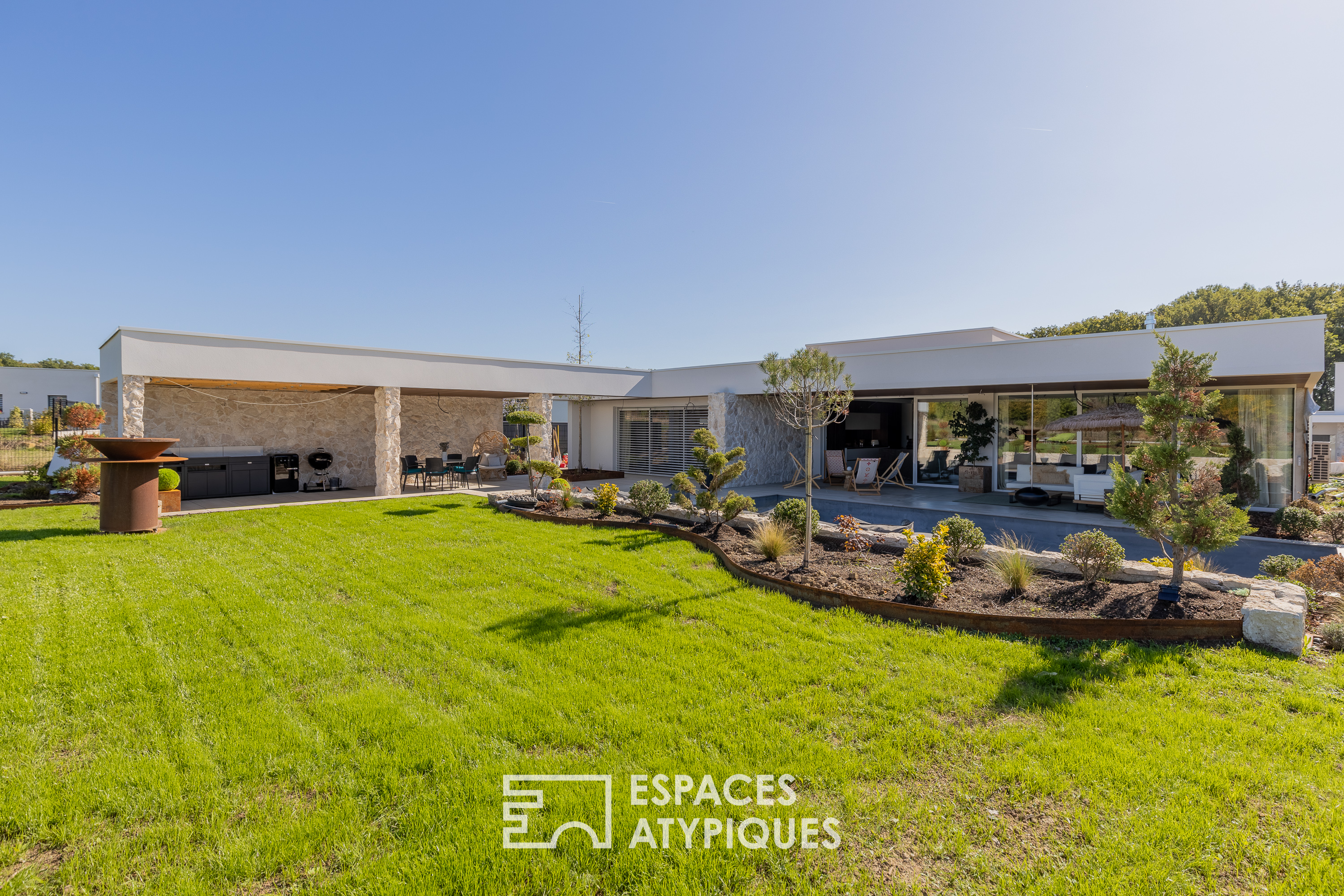 Villa contemporaine de plain-pied avec vue sur le golf