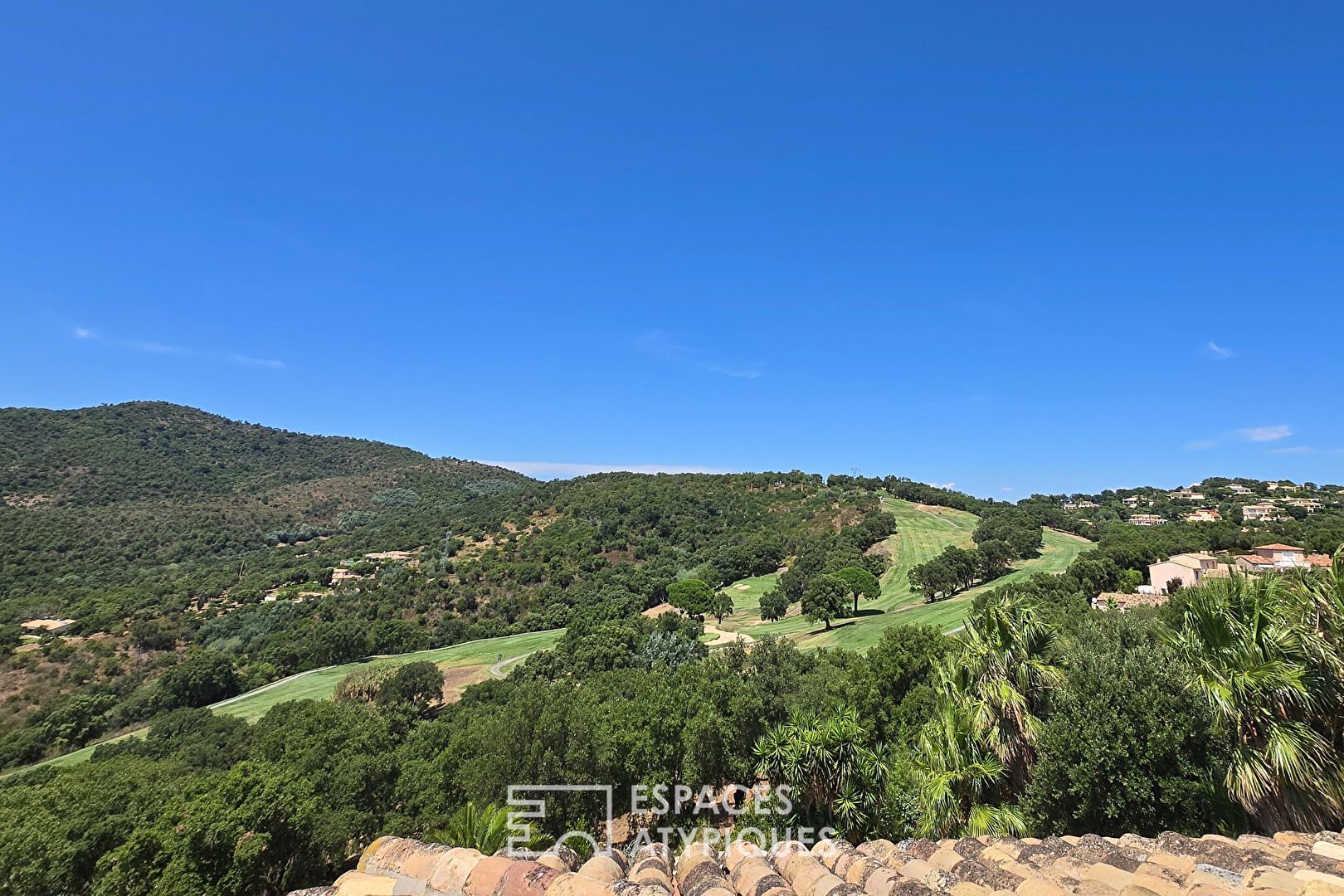 Villa contemporaine vue mer et golf