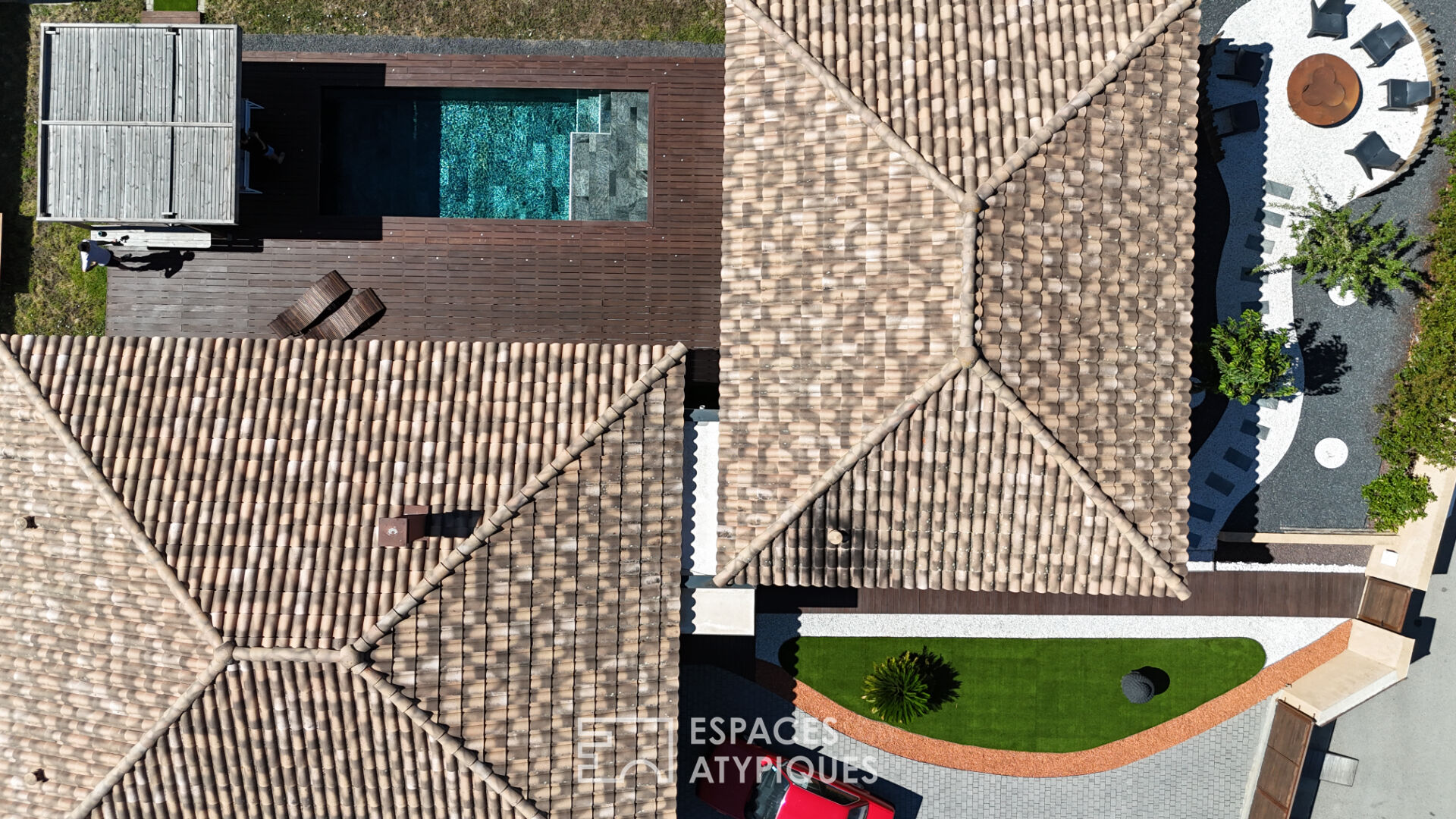 Belle villa haut de gamme avec piscine, confort et art de vivre.