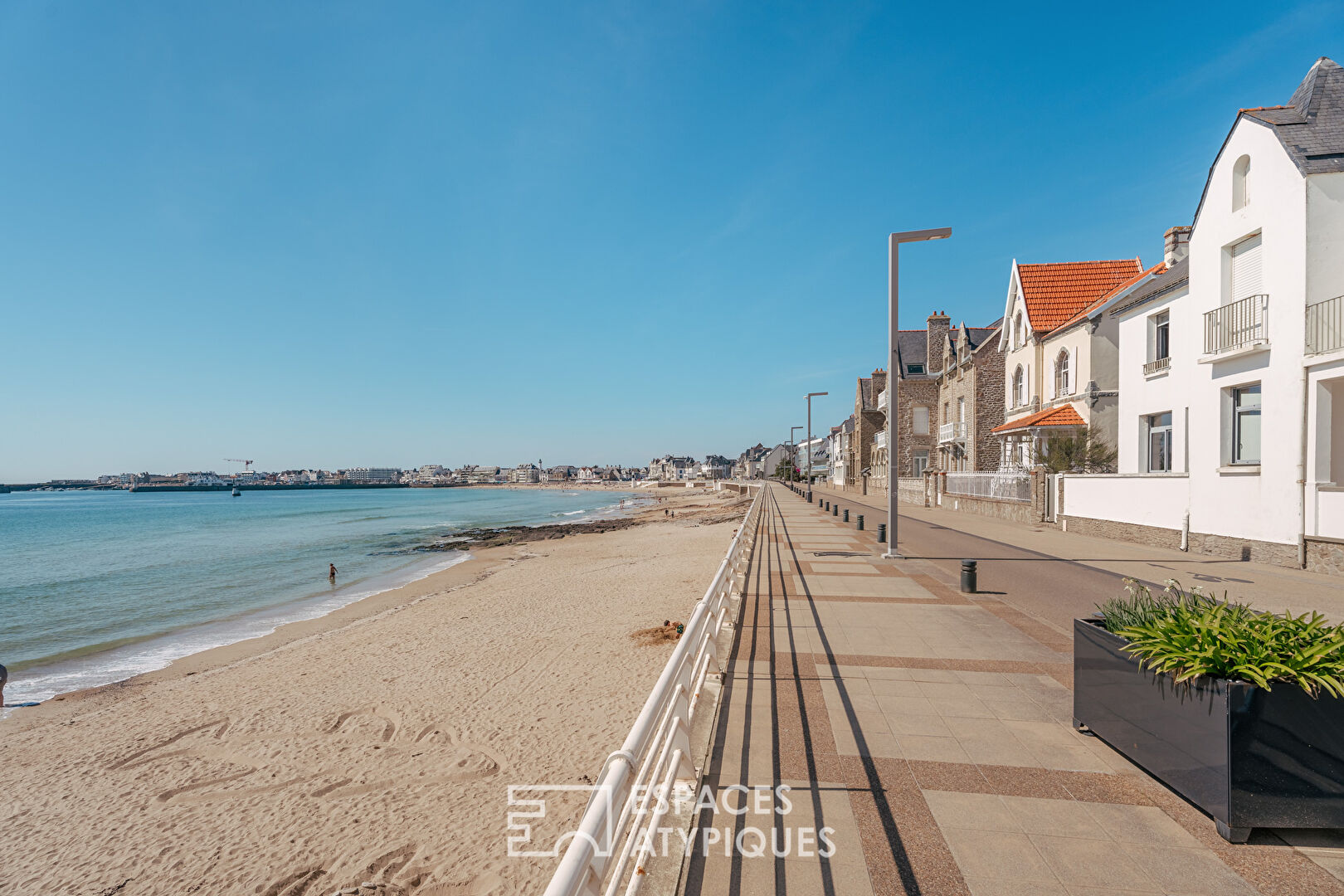 1920s house facing the Grande Plage in Quiberon