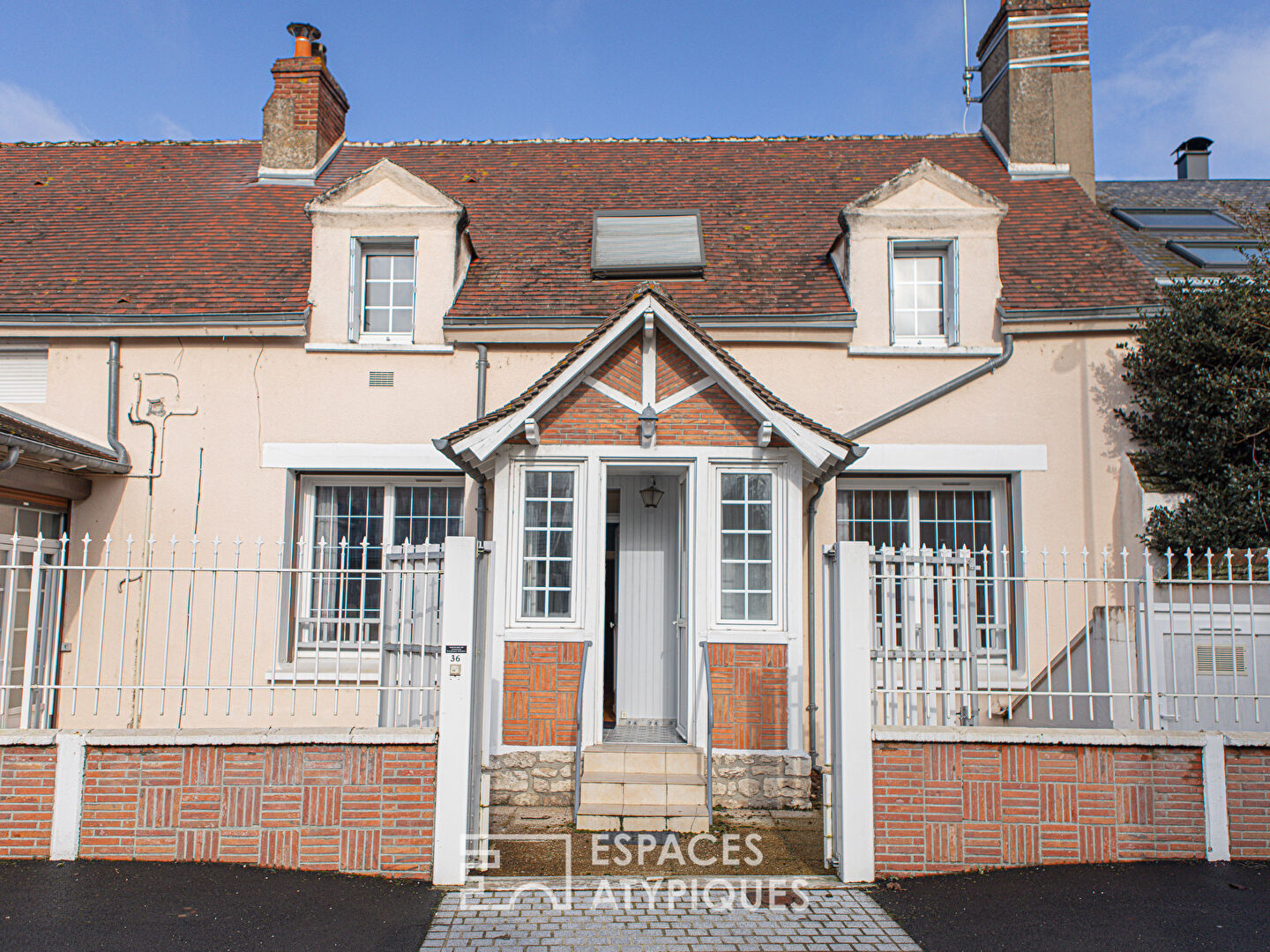 House with old charm and its garden