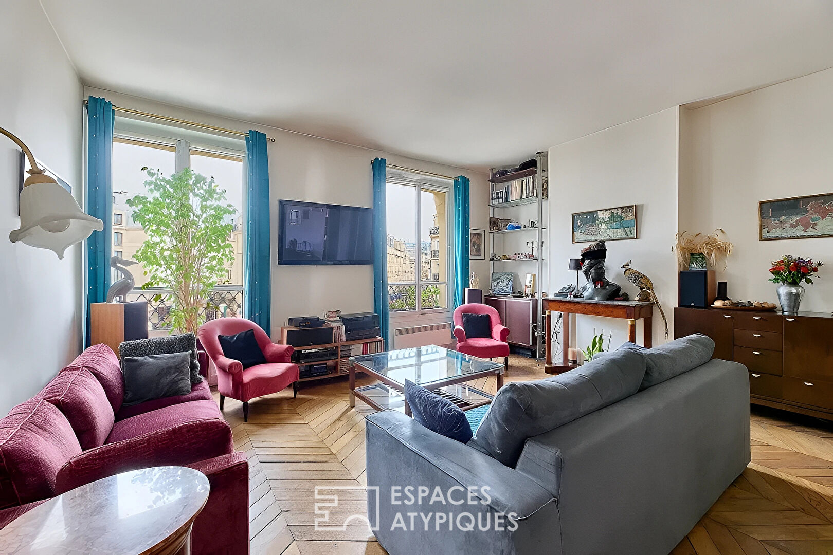 Crossing apartment in the heart of the capital