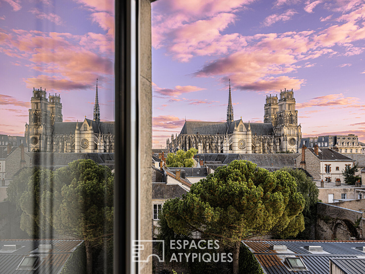 Duplex with postcard view of the cathedral