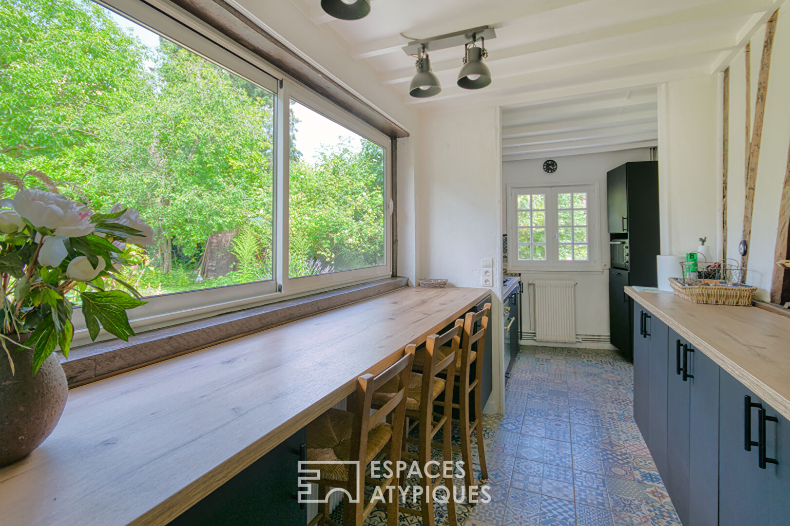 20 minutes from Amiens – Charming complex with guest house and bucolic garden