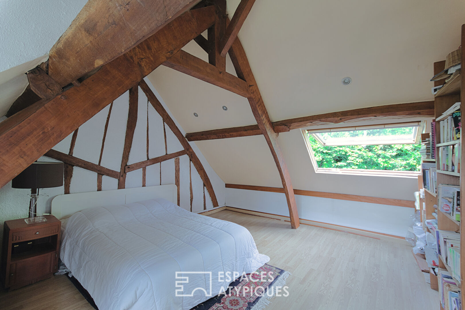 20 minutes from Amiens – Charming complex with guest house and bucolic garden