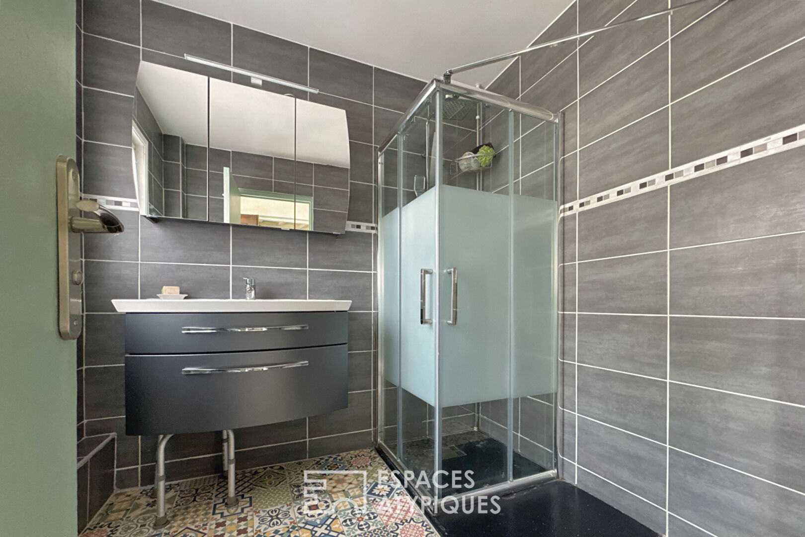 20 minutes from Amiens – Charming complex with guest house and bucolic garden