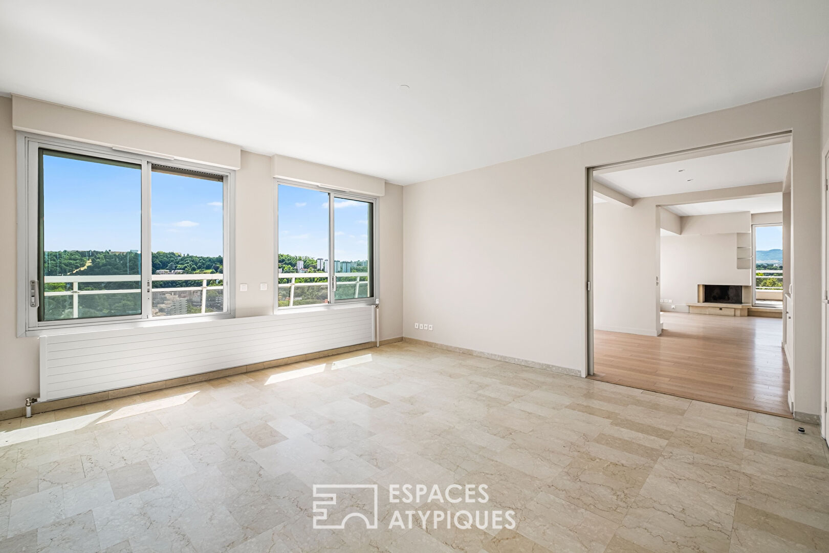 Attique en dernier étage avec grandes terrasses et vue époustouflante sur la basilique Fourvière