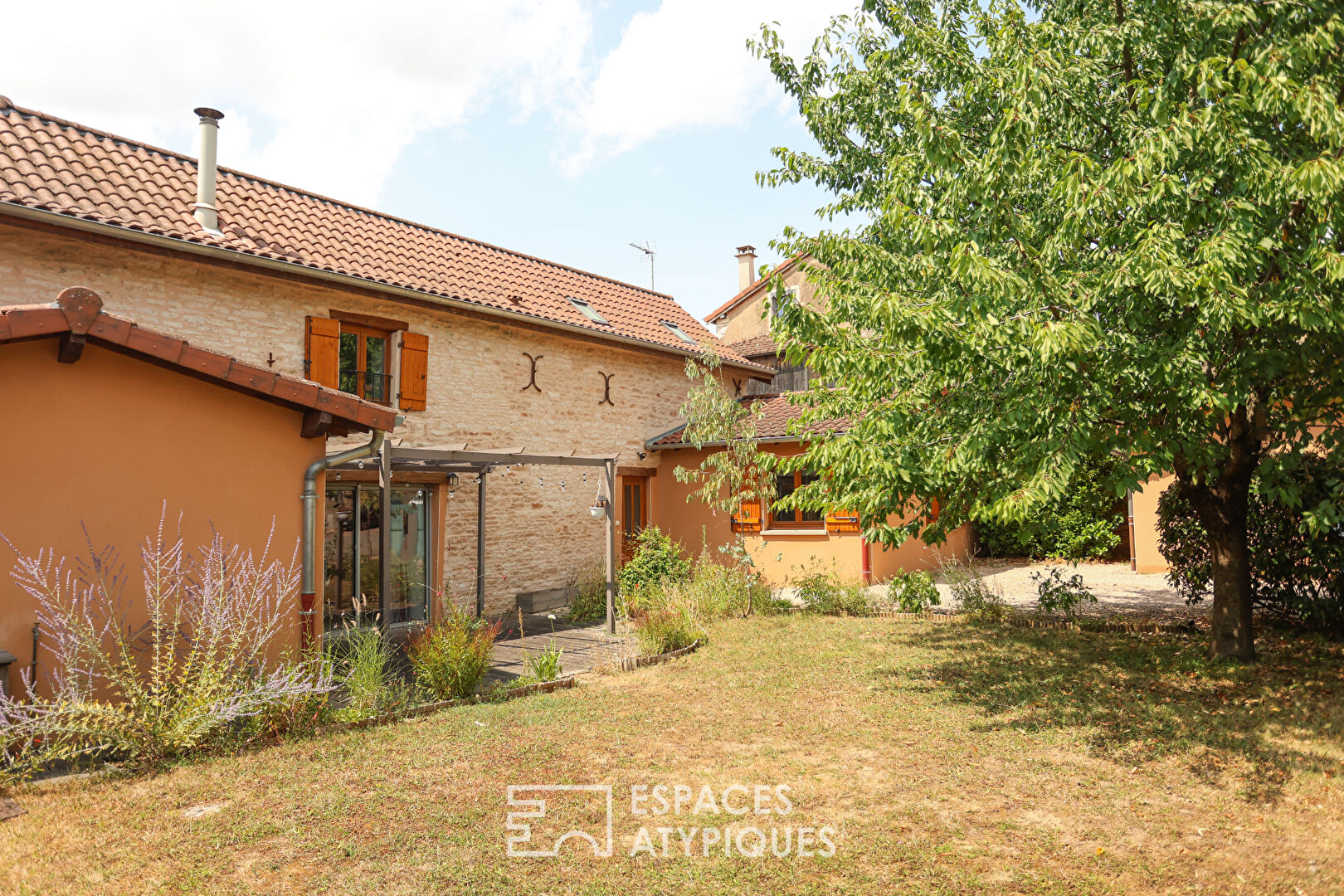 Ancienne forge entièrement rénovée en maison familiale