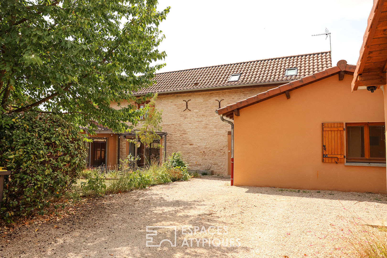 Ancienne forge entièrement rénovée en maison familiale