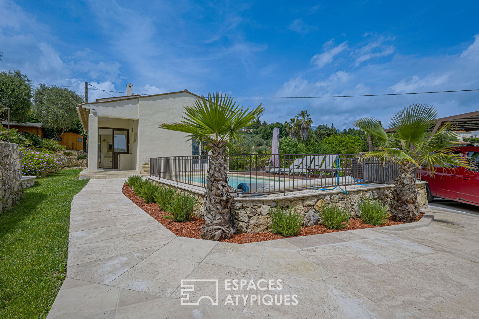 Maison rénovée avec extension neuve et piscine