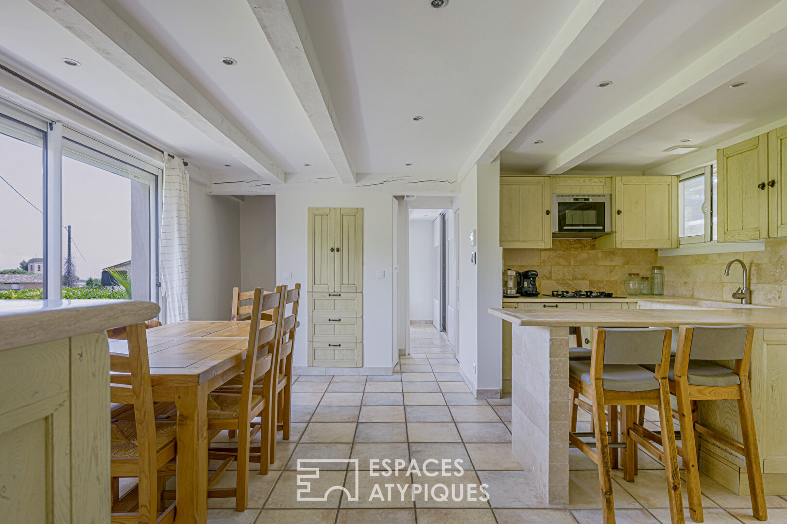 Maison rénovée avec extension neuve et piscine