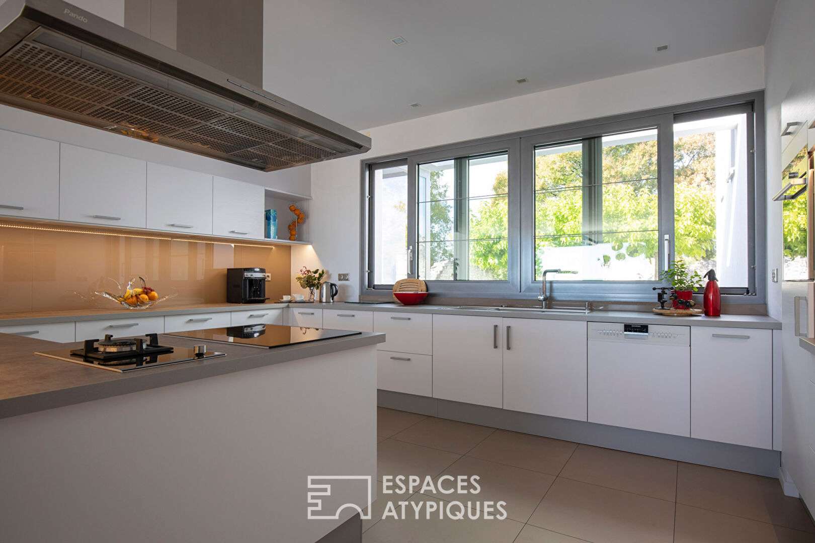 Architect-designed house with panoramic views and high-end amenities