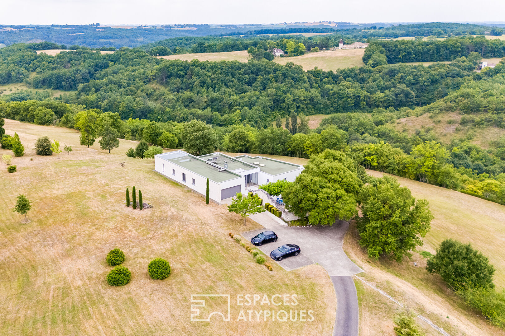 Architect-designed house with panoramic views and high-end amenities
