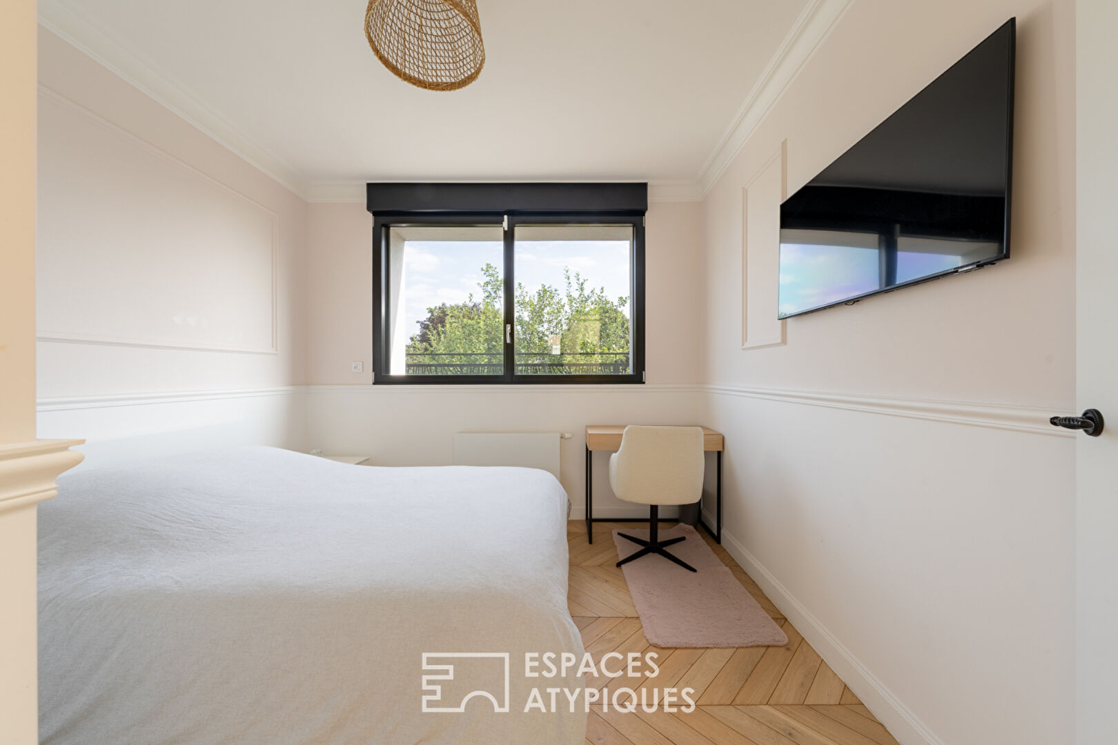 Contemporary house with jacuzzi Croix Mairie