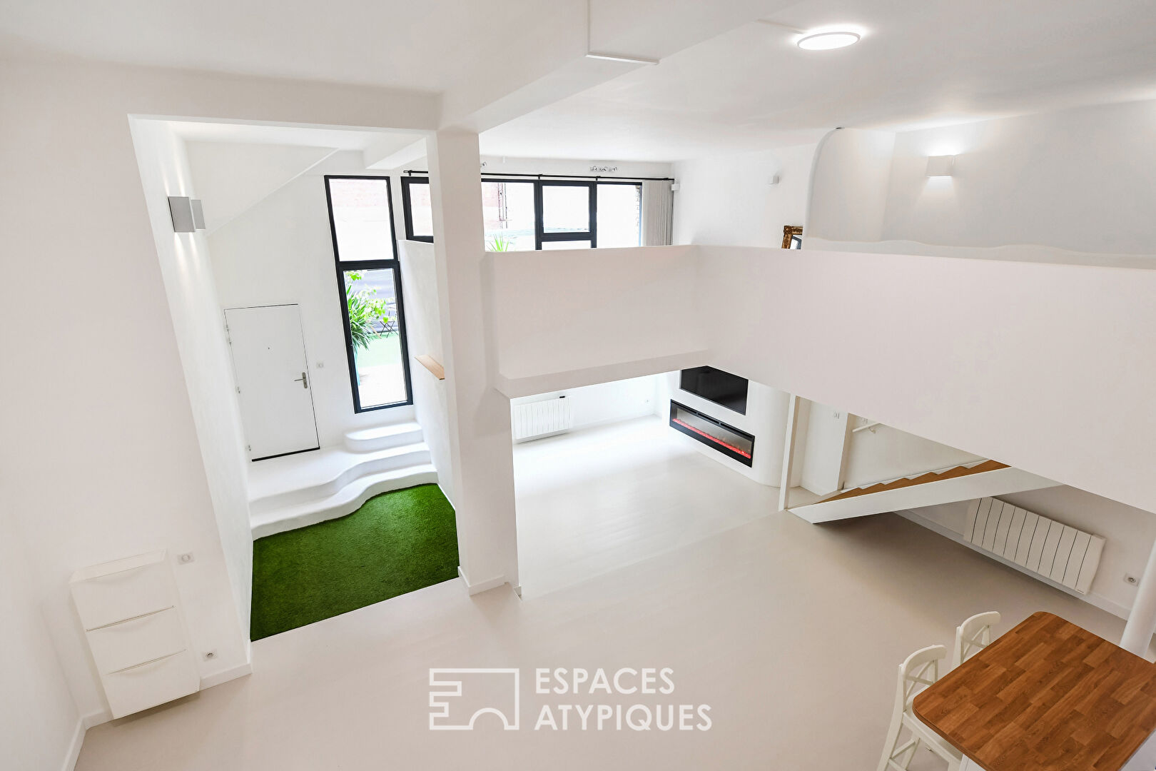 Loft-style apartment in the city center with terrace