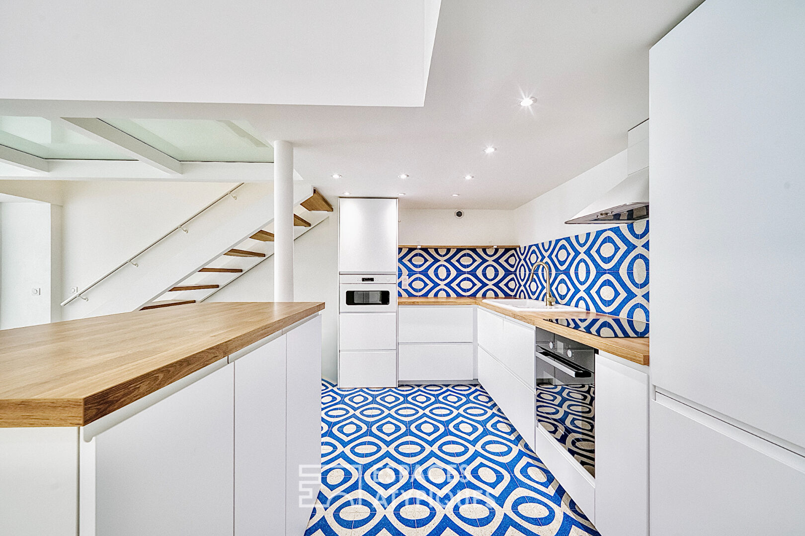 Loft-style apartment in the city center with terrace